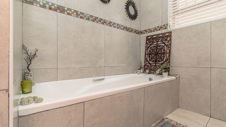 3 Bedroom Property for Sale in Franskraal Western Cape